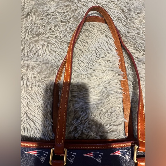 NFL  Dooney & Bourke Patriots Pocketbook - Picture 5 of 9